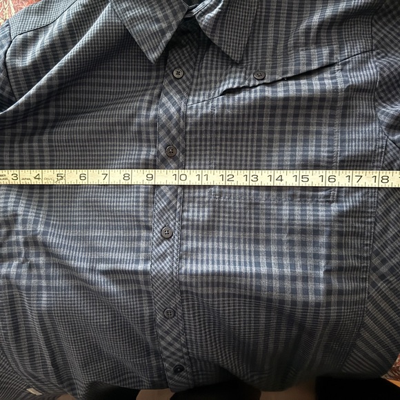 Icebreaker Men’s 100% Merino Wool button up shirt in Cool Navy Plaid! Sm/Md fit - Picture 10 of 13